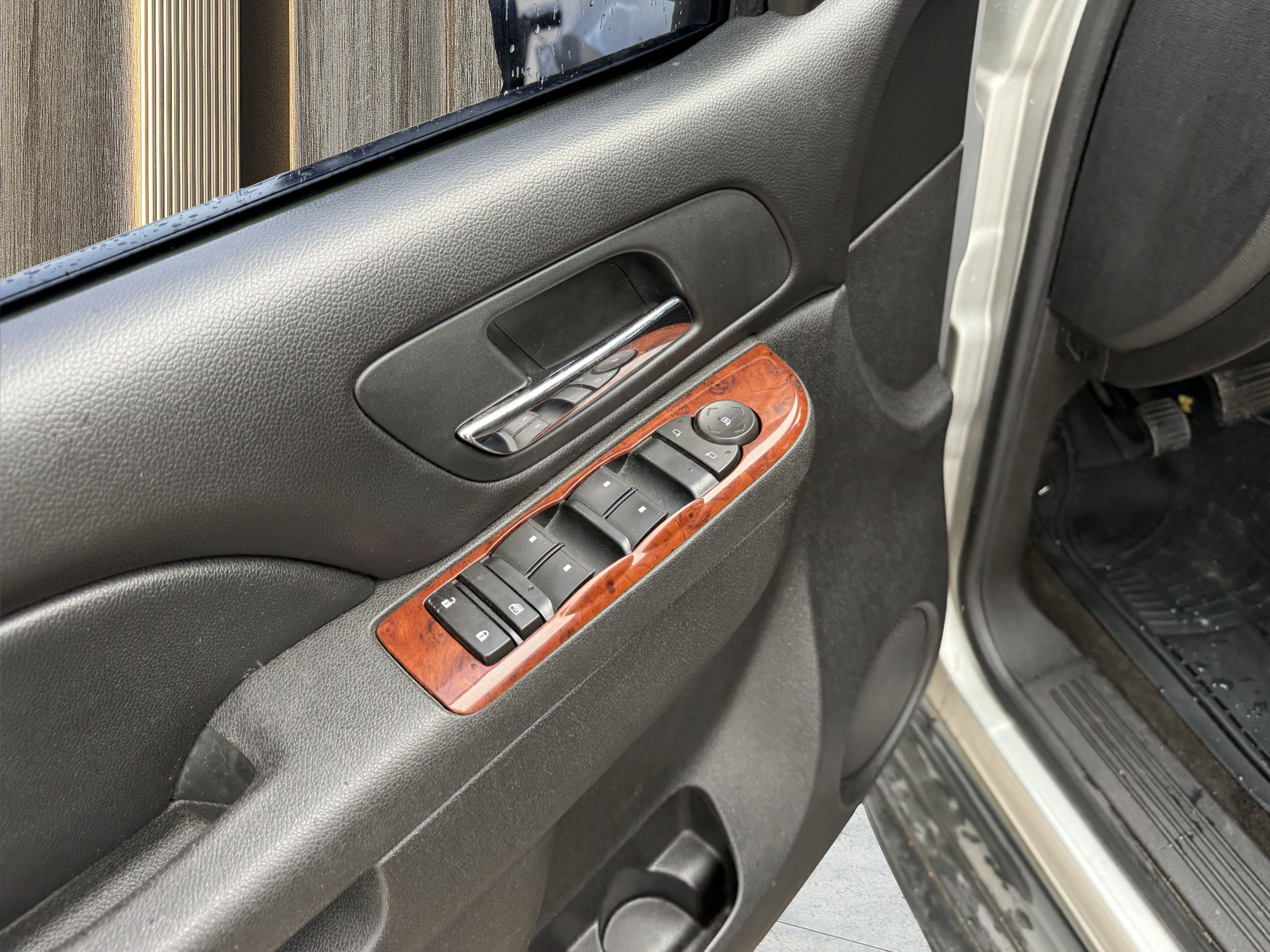 Used 2011 Chevrolet Tahoe LT image 24