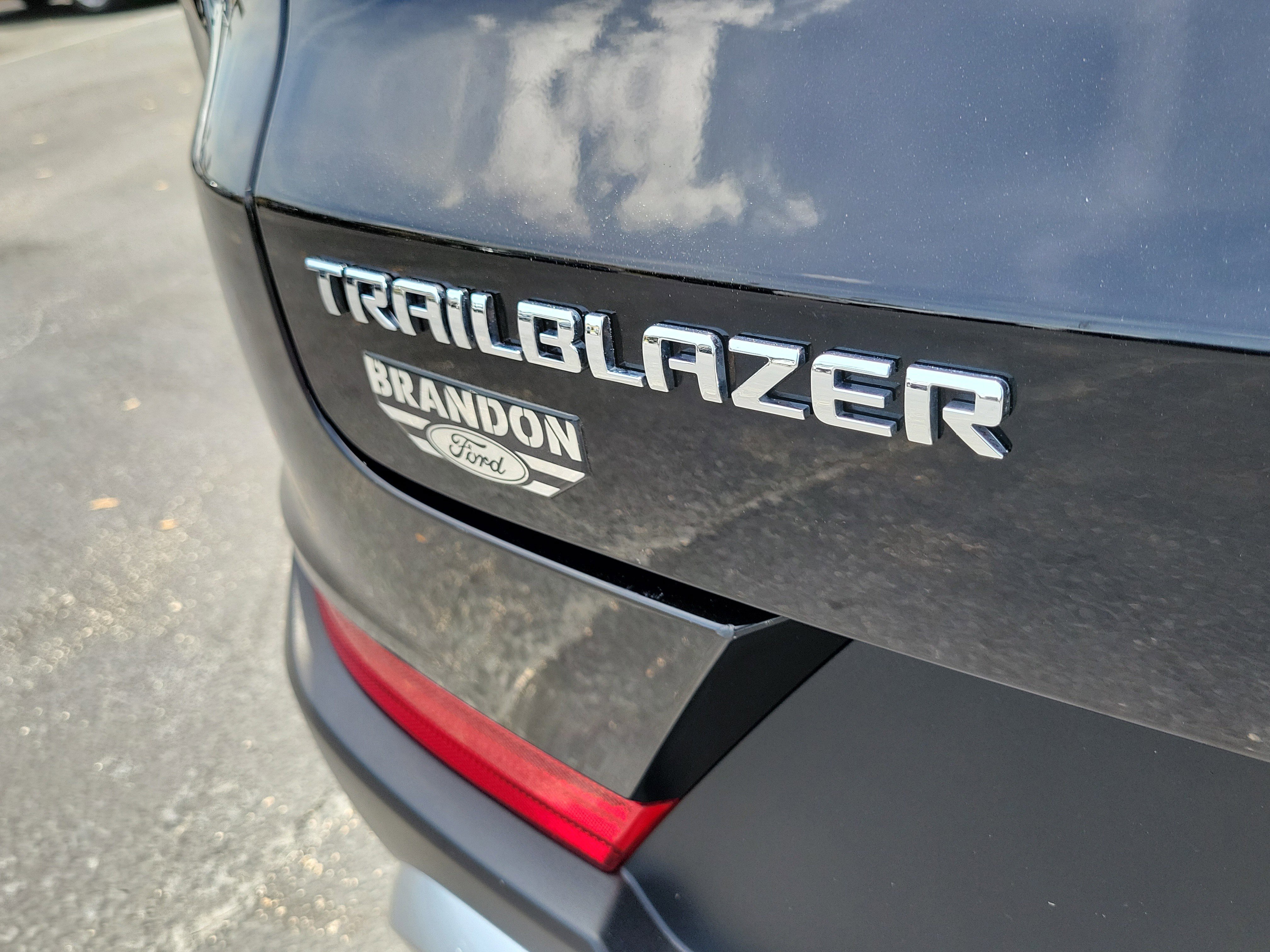 Used 2023 Chevrolet TrailBlazer LT FWD image 11