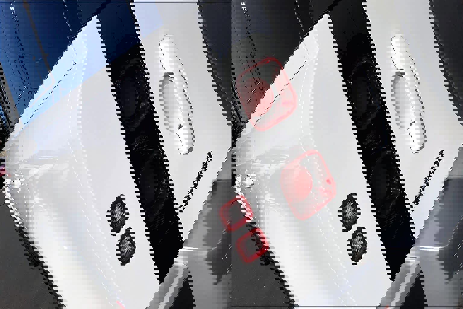 Used 2025 Land Rover Defender 110 S image 30