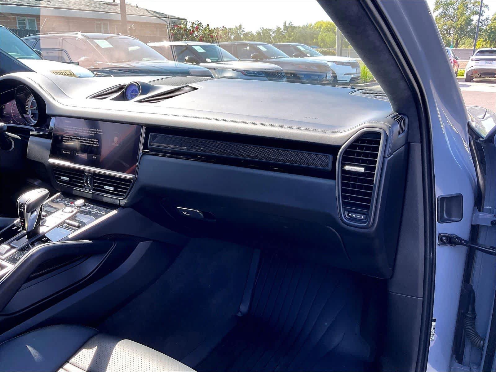 Used 2022 Porsche Cayenne Turbo GT AWD/4WD image 19