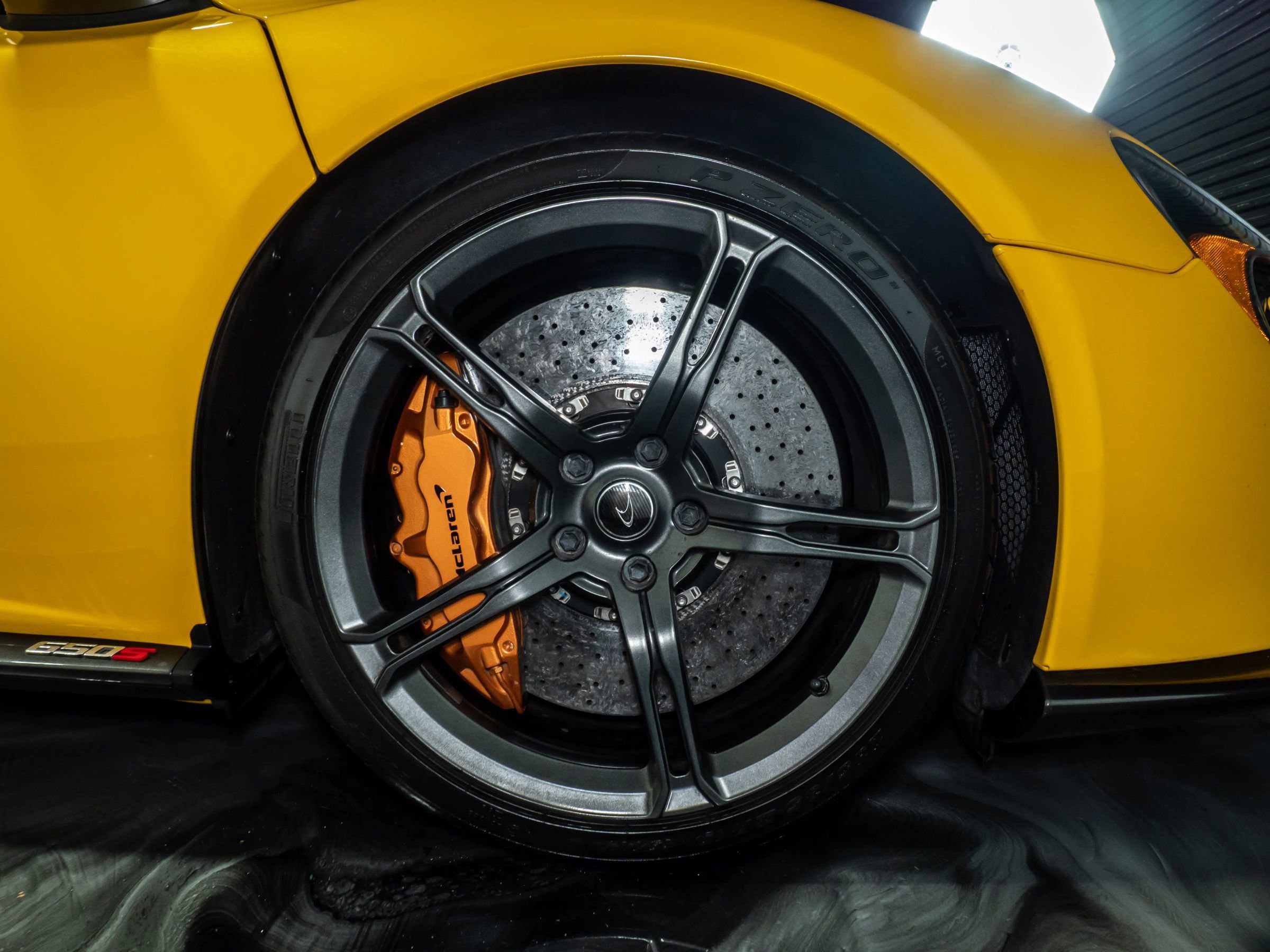 Used 2015 McLaren 650S Spider image 23