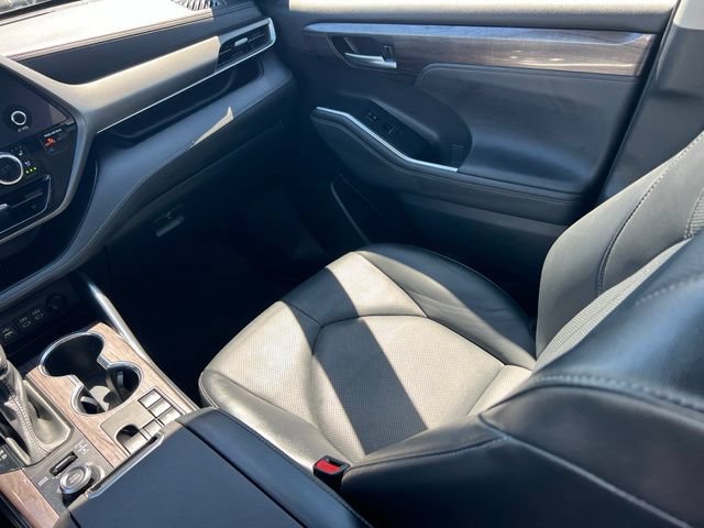 Used 2023 Toyota Highlander Limited AWD/4WD image 12
