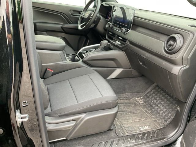 Used 2026 Chevrolet Colorado W/T w/ Advanced Trailering Package AWD/4WD image 18
