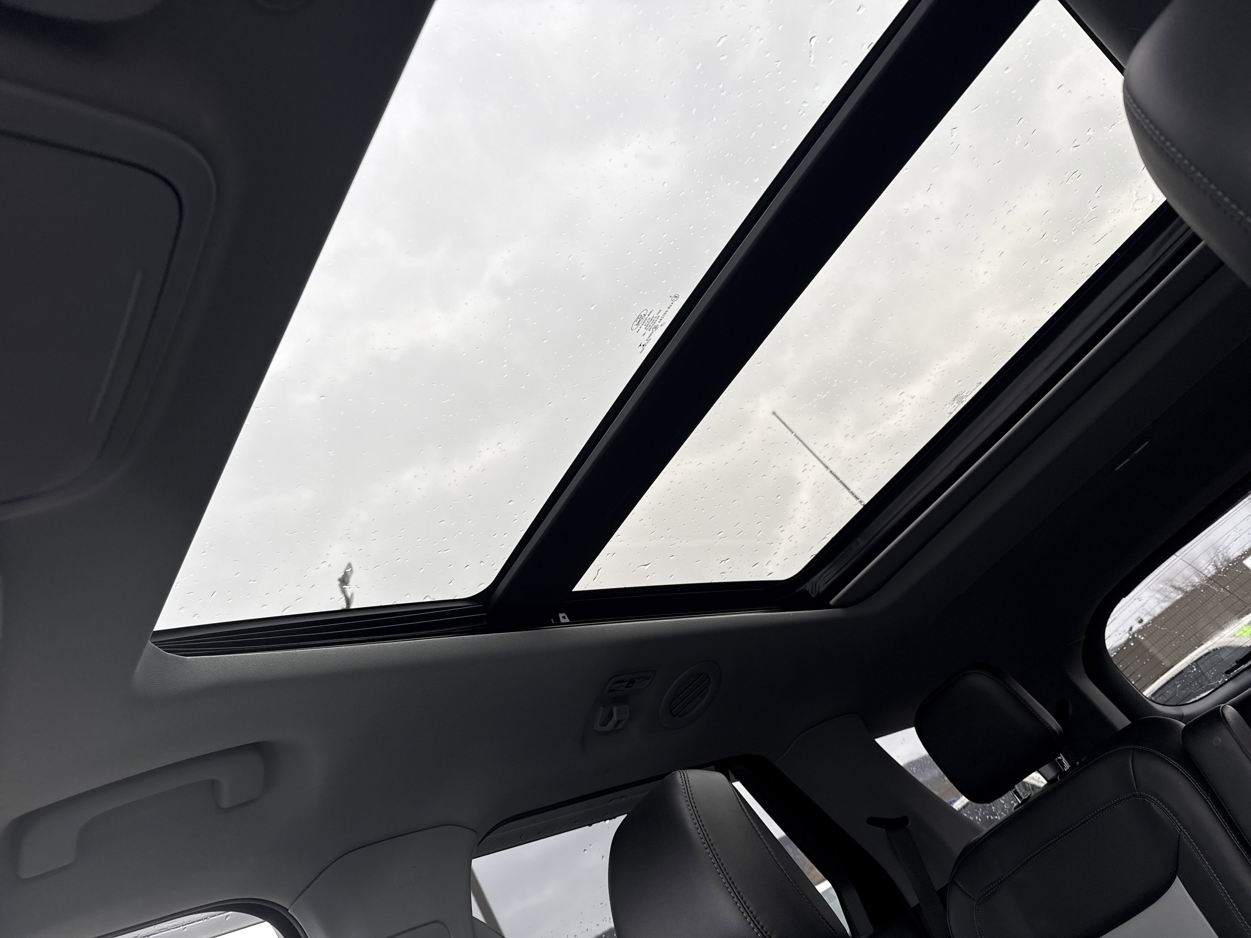 Used 2022 Ford Explorer XLT w/ Equipment Group 202A image 27