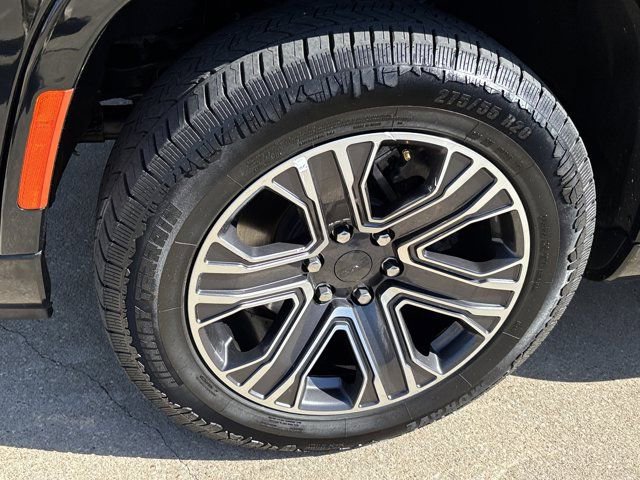 Used 2024 Jeep Wagoneer Series II w/ Flexible Seating Group image 14