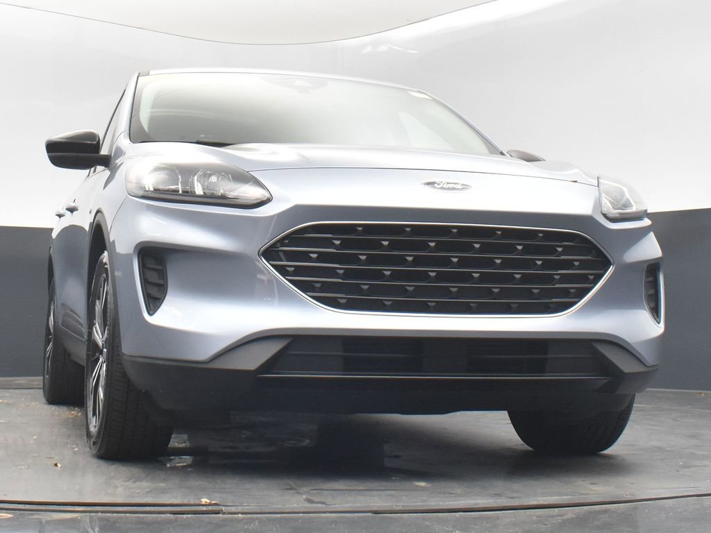 Used 2022 Ford Escape SE w/ SE Sport Appearance Package image 18