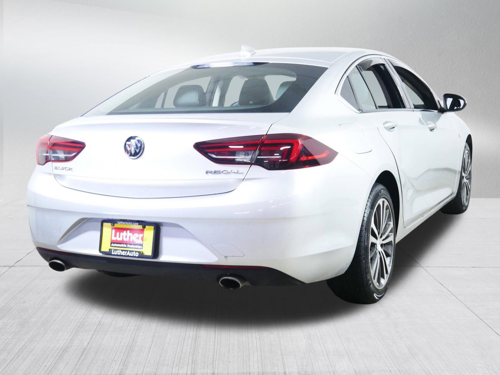 Used 2018 Buick Regal Essence image 7