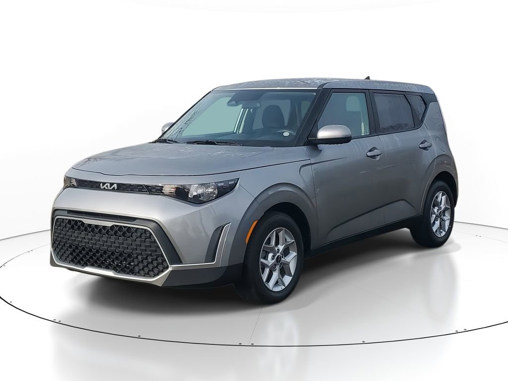 Used 2025 Kia Soul LX w/ LX Technology Package image 2