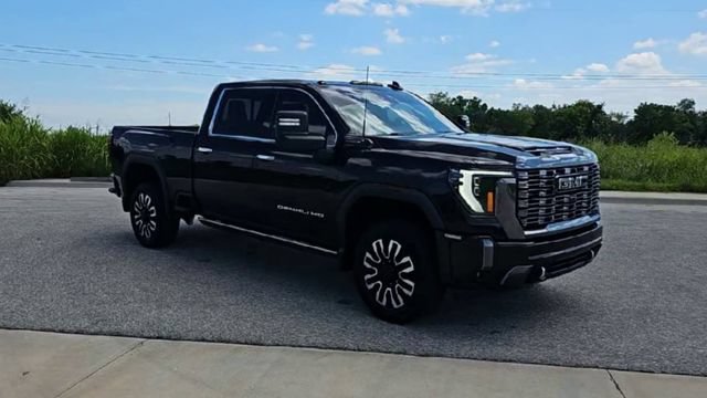Used 2024 GMC Sierra 2500 Denali Ultimate AWD/4WD image 2