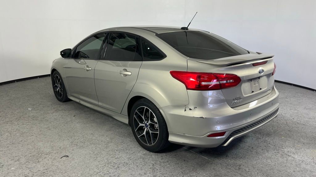 Used 2016 Ford Focus SE w/ SE Sport Package FWD image 8
