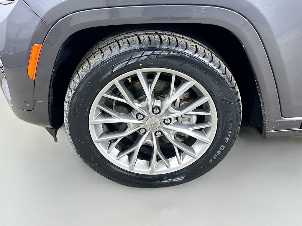 Used 2022 Jeep Grand Cherokee Summit w/ Luxury Tech Group V image 8