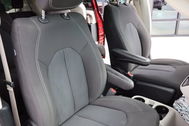 Used 2023 Chrysler Voyager LX FWD image 12