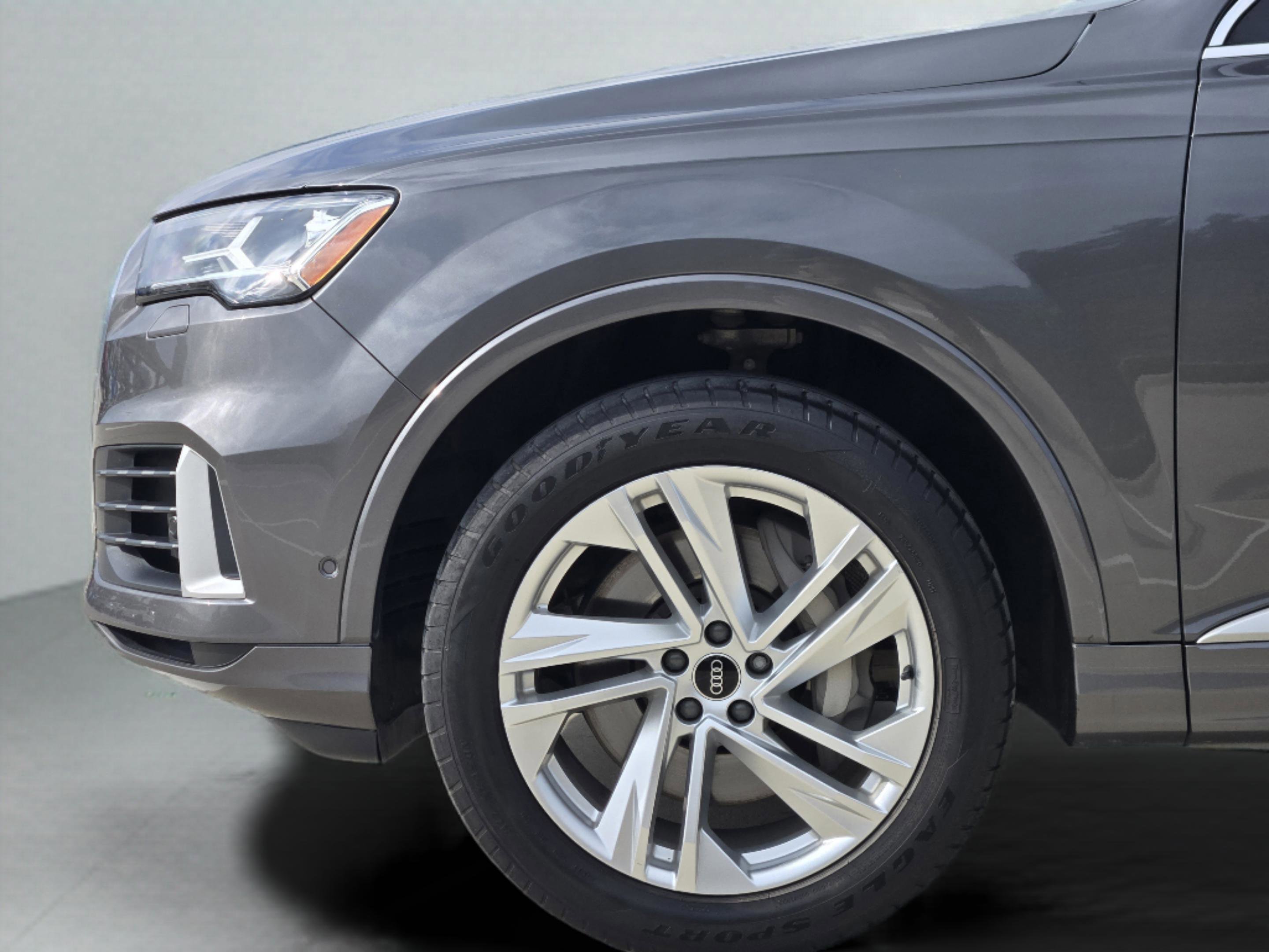 Used 2021 Audi Q7 3.0T Premium Plus AWD/4WD image 30