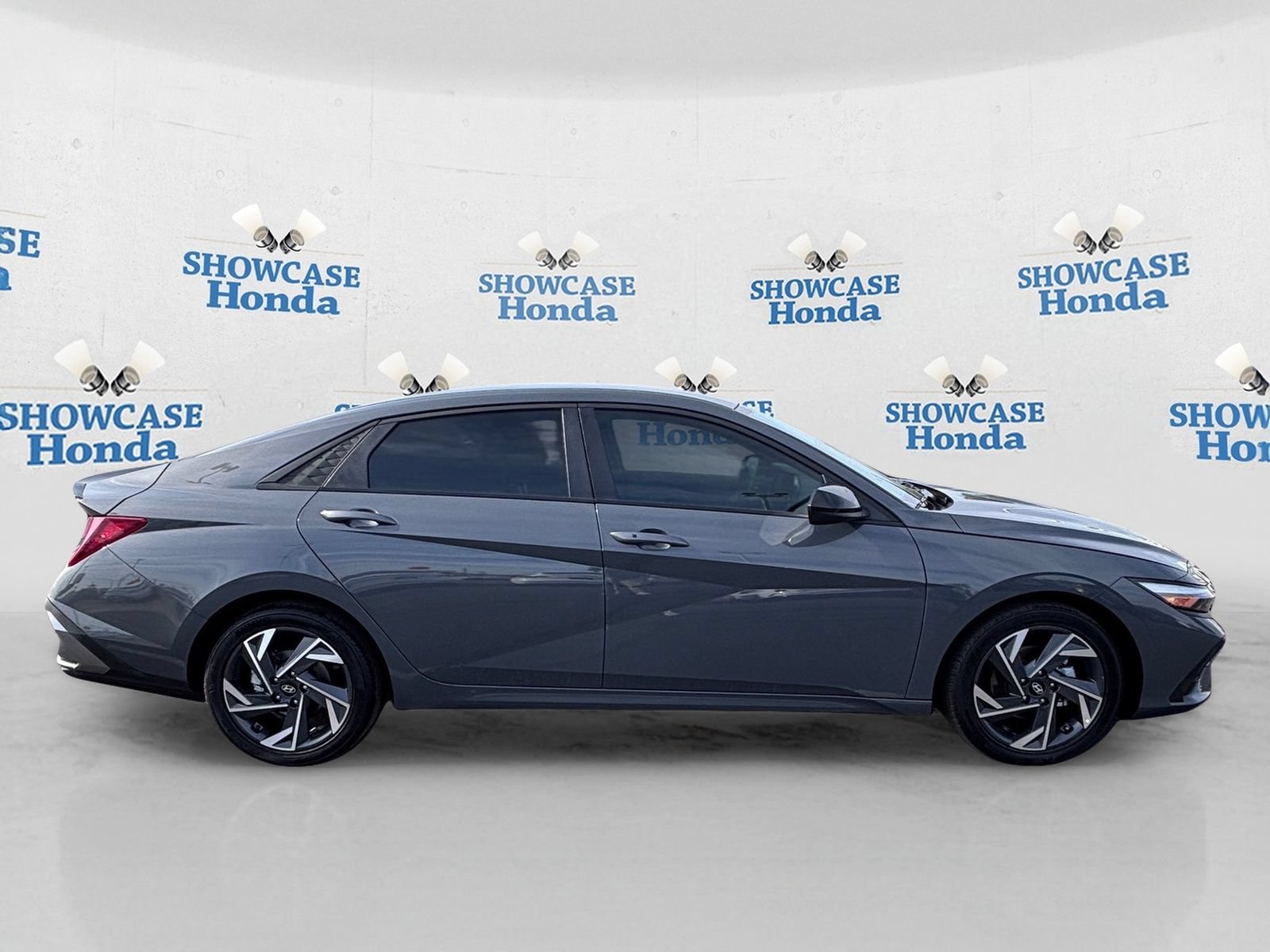Used 2025 Hyundai Elantra Sport FWD image 9