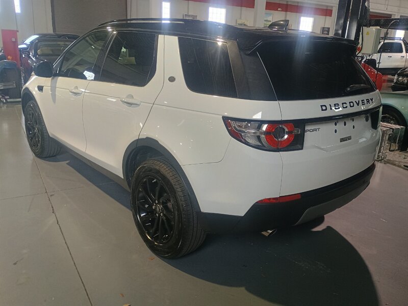 Used 2019 Land Rover Discovery Sport SE AWD/4WD image 3