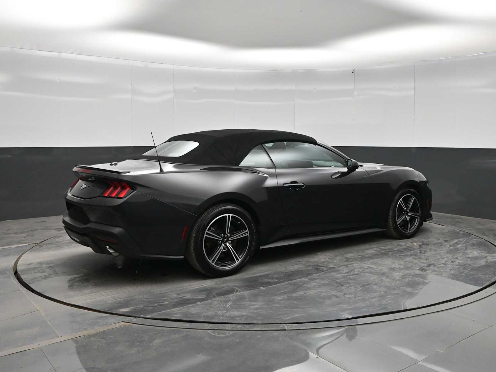 Used 2024 Ford Mustang Premium RWD image 8