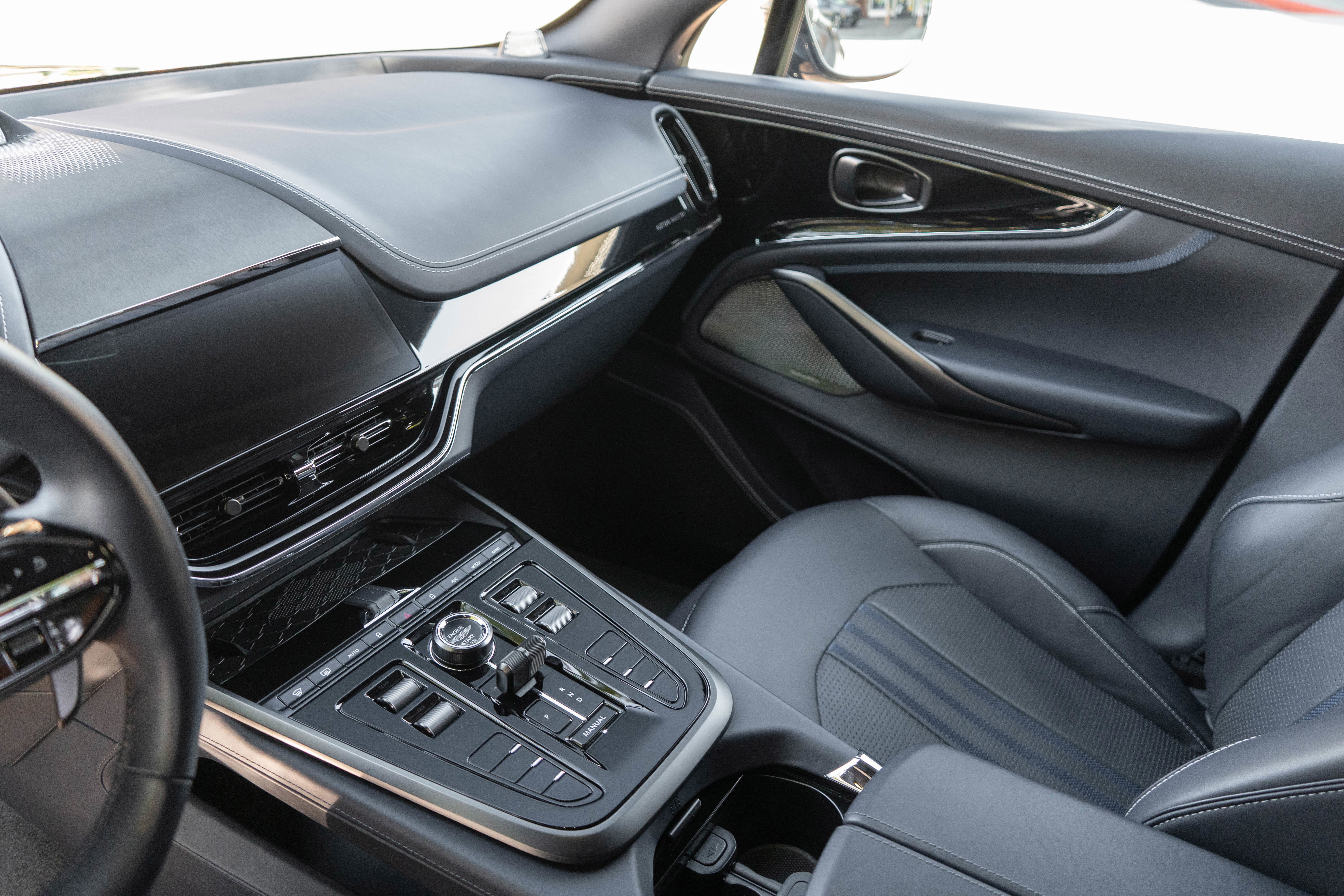 Used 2025 Aston Martin DBX 707 image 9