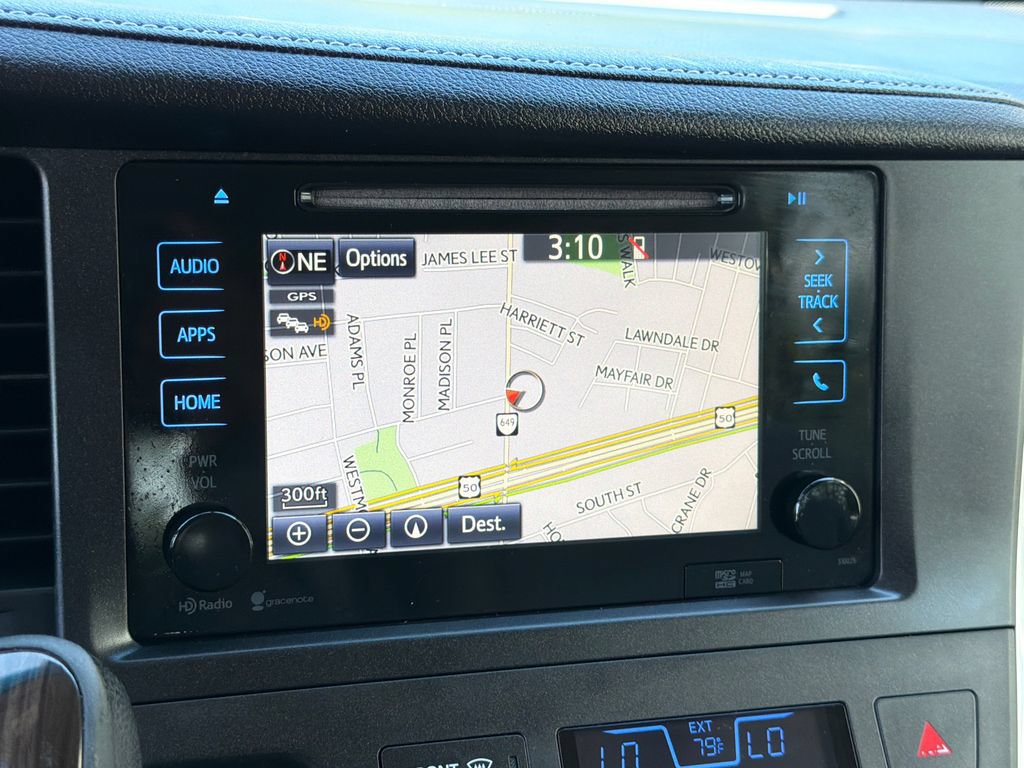 Used 2015 Toyota Sienna XLE Premium FWD image 28