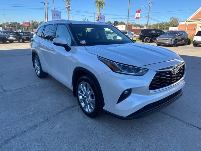 Used 2026 Toyota Highlander Limited AWD/4WD image 3