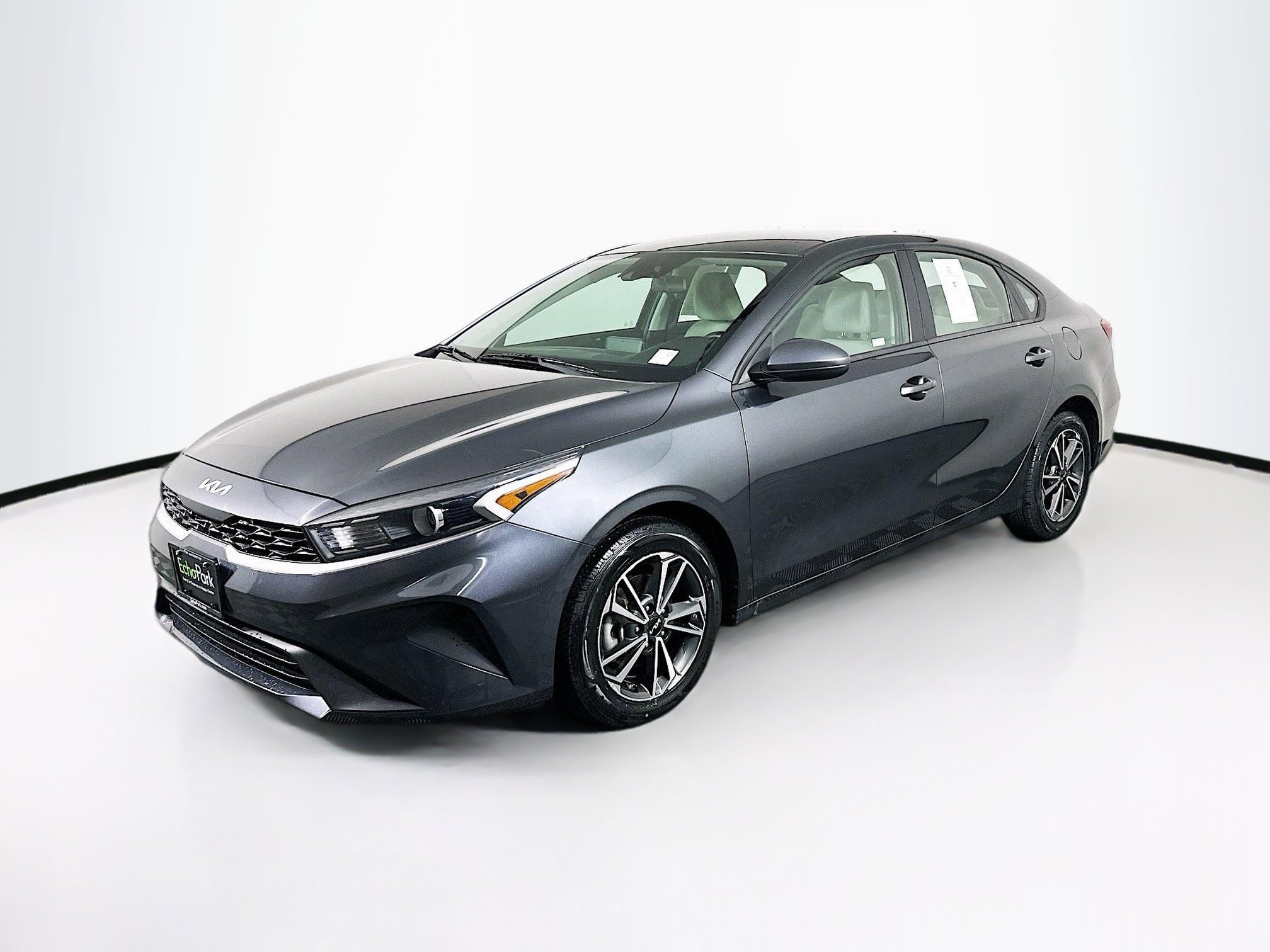 Used 2022 Kia Forte LXS image 3