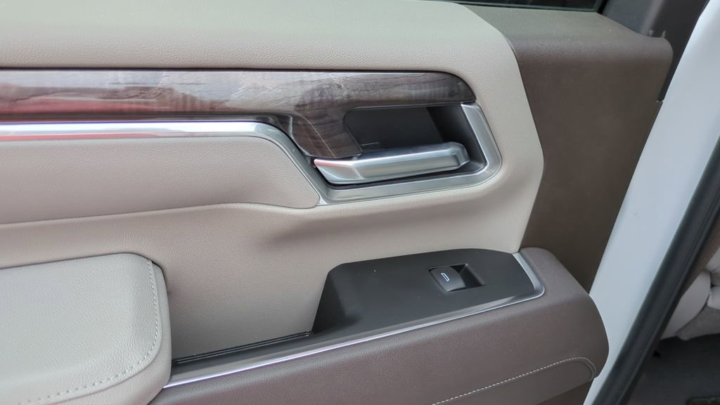 Used 2025 Chevrolet Silverado 2500 LTZ w/ LTZ Convenience Package image 15