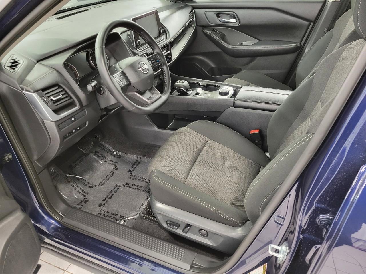 Used 2025 Nissan Rogue SV image 10