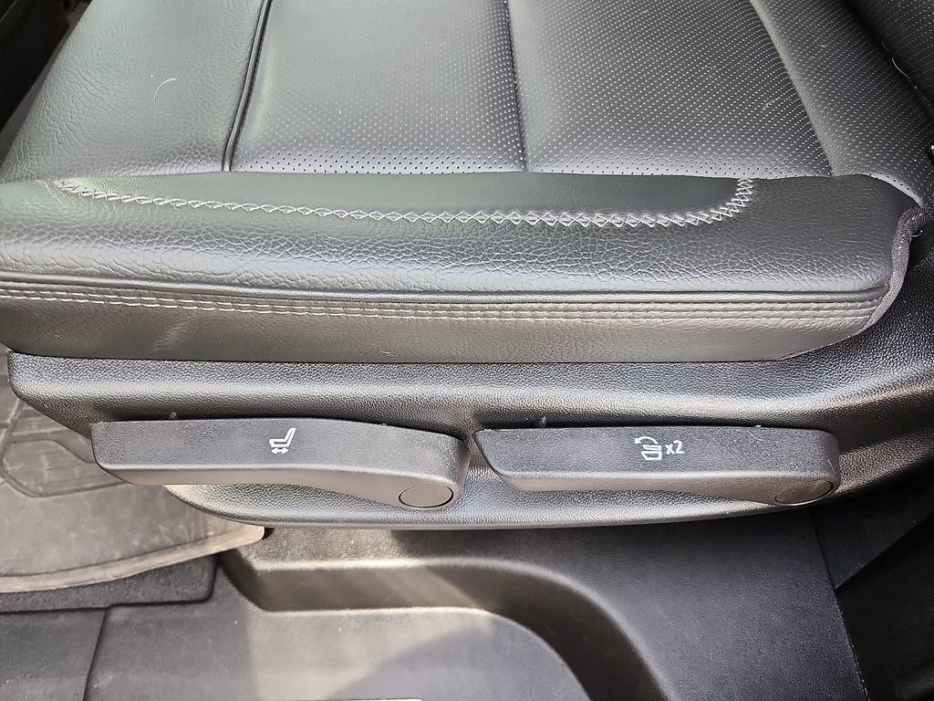 Used 2023 GMC Yukon Denali image 15