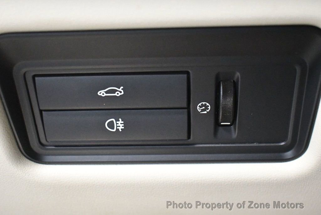 Used 2015 Jaguar XJ image 34