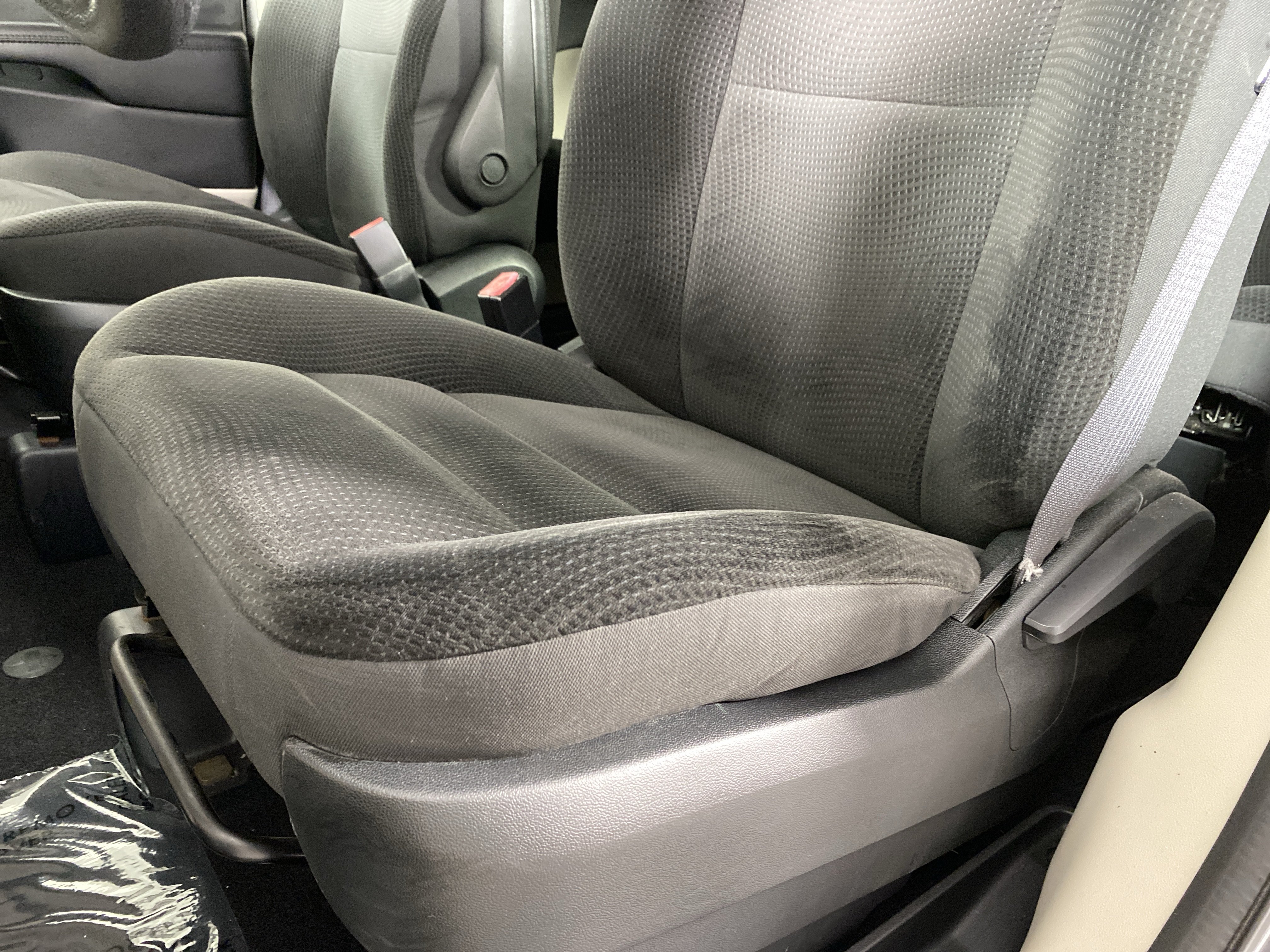 Used 2018 Dodge Grand Caravan SE w/ UConnect Hands-Free Group FWD image 16