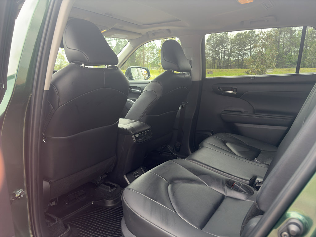 Certified 2025 Toyota Highlander XLE image 13