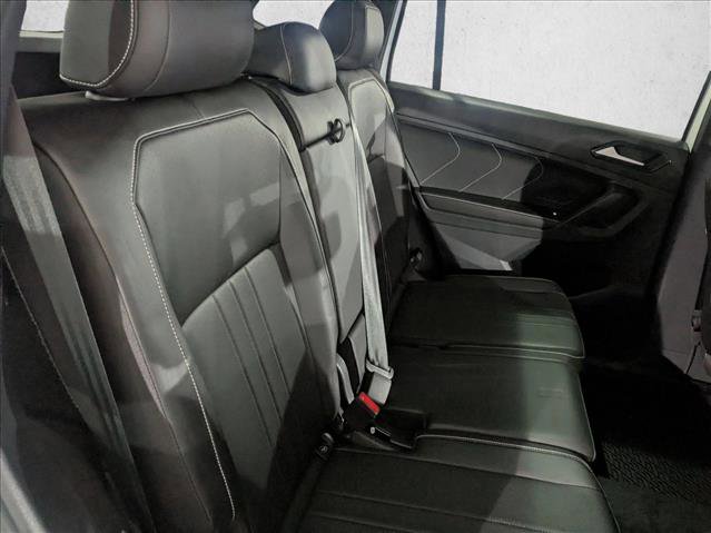 Used 2024 Volkswagen Tiguan SE R-Line image 25