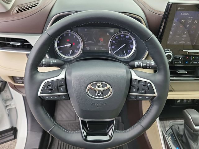Used 2022 Toyota Highlander Platinum FWD image 27