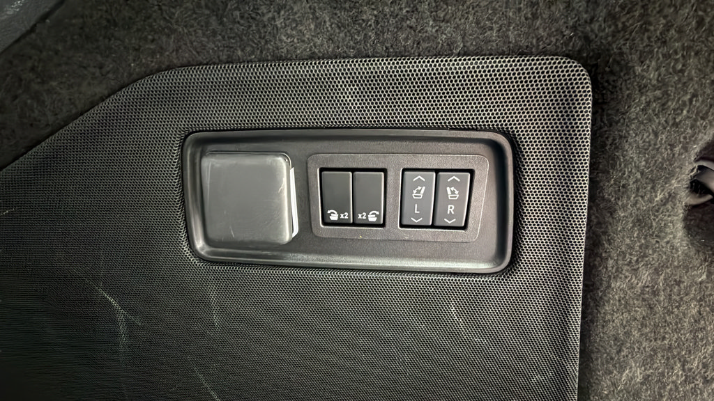 Certified 2024 Cadillac Escalade ESV Premium Luxury w/ LPO, Floor Liner Package AWD/4WD image 32