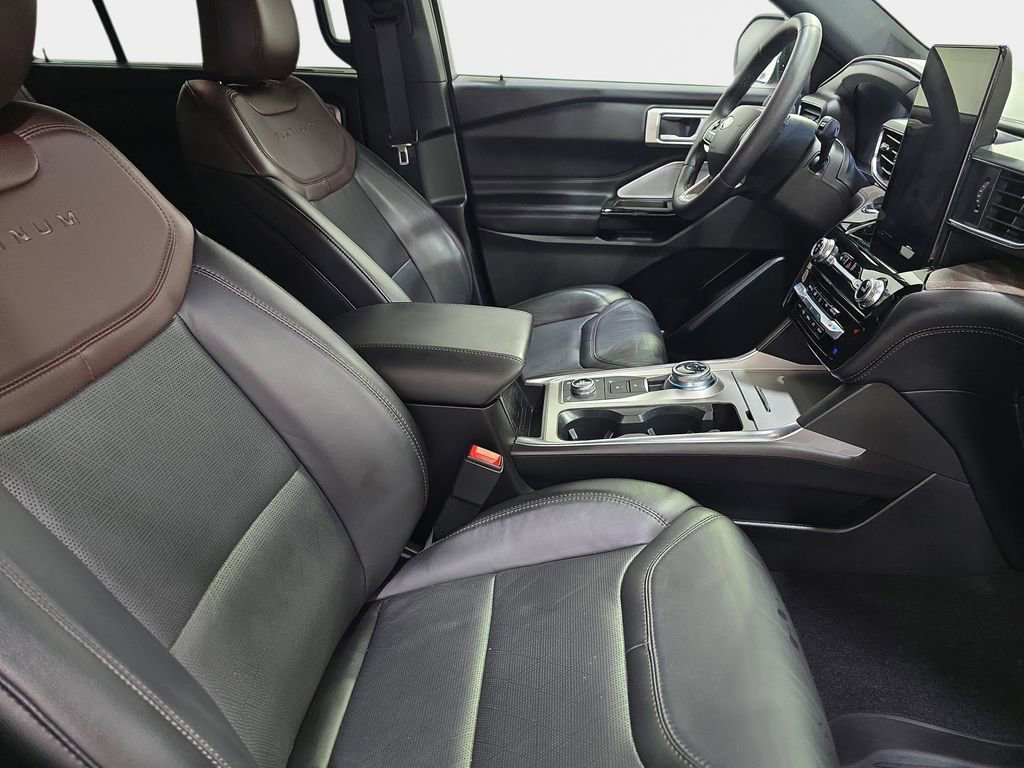 Used 2024 Ford Explorer Platinum w/ Technology Package AWD/4WD image 12
