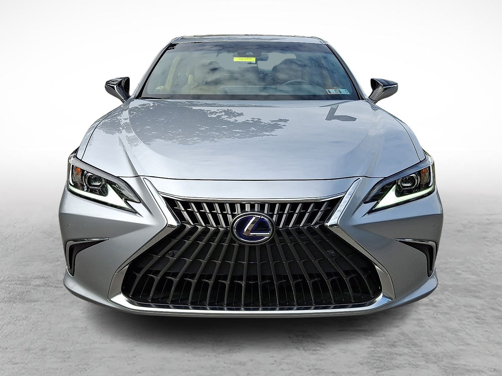 Certified 2022 Lexus ES 300h w/ Accessory Package 2 FWD image 2