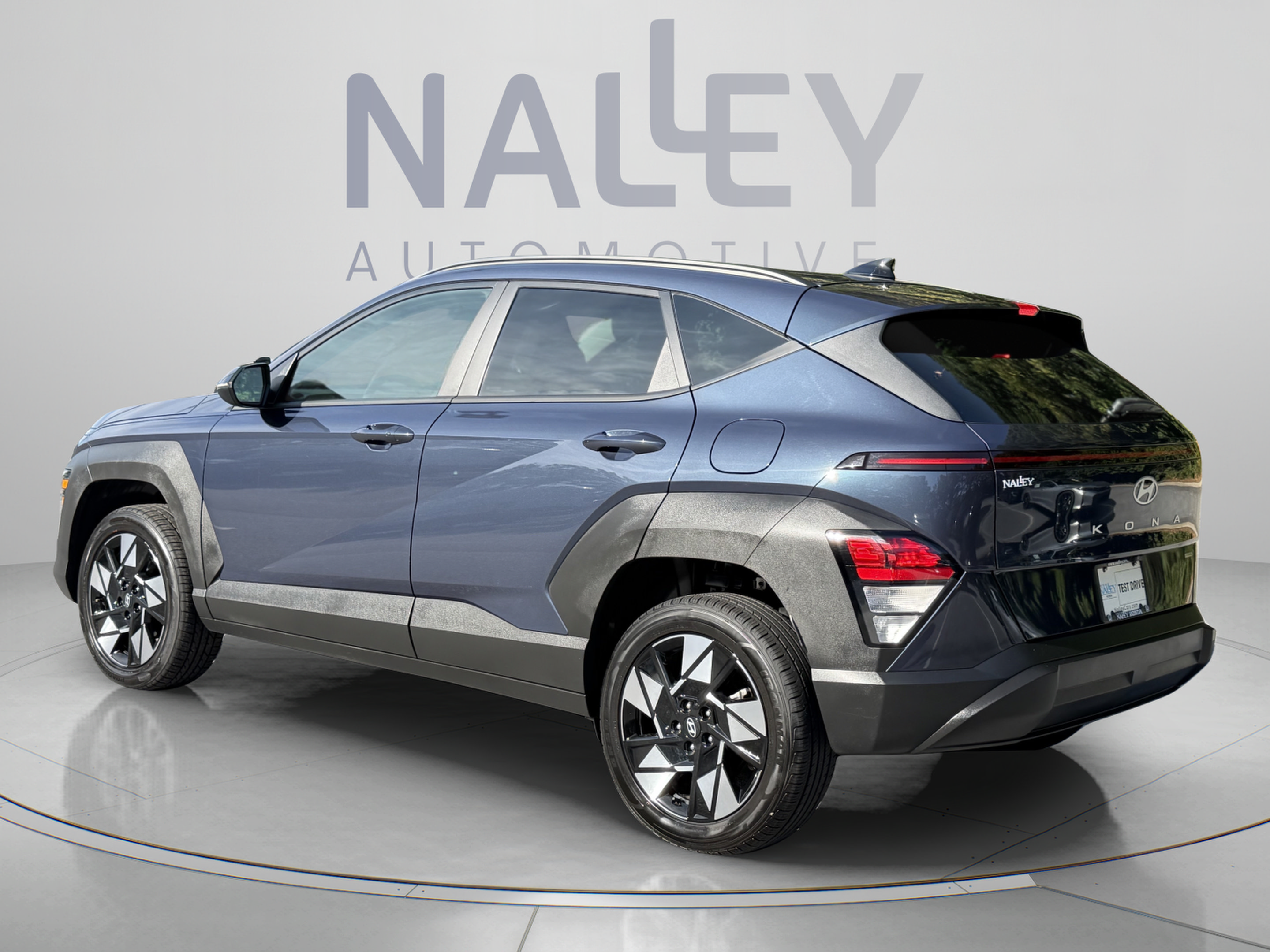 Used 2024 Hyundai Kona SEL AWD/4WD image 3