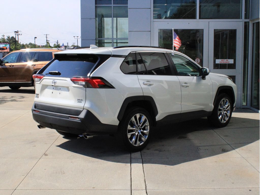Used 2021 Toyota RAV4 XLE Premium AWD/4WD image 6