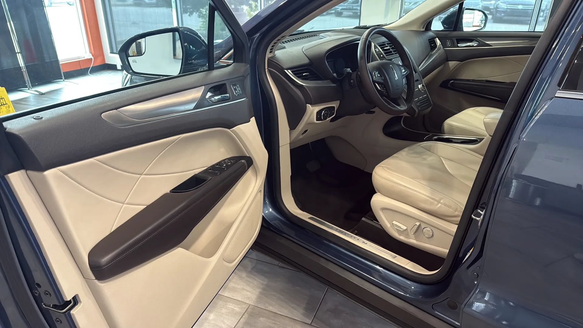 Used 2018 Lincoln MKC Premiere FWD image 13