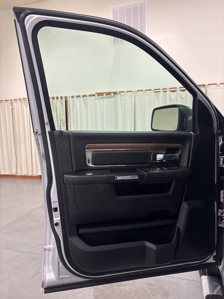 Used 2018 RAM 1500 Laramie w/ Convenience Group AWD/4WD image 17