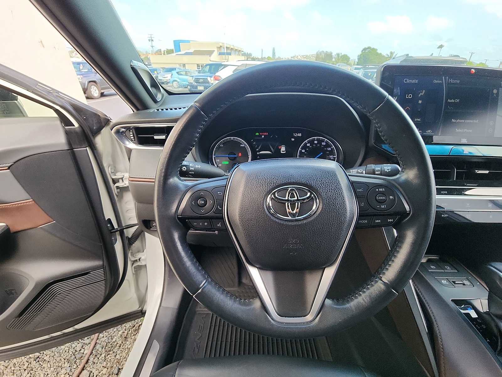 Used 2022 Toyota Venza XLE image 15