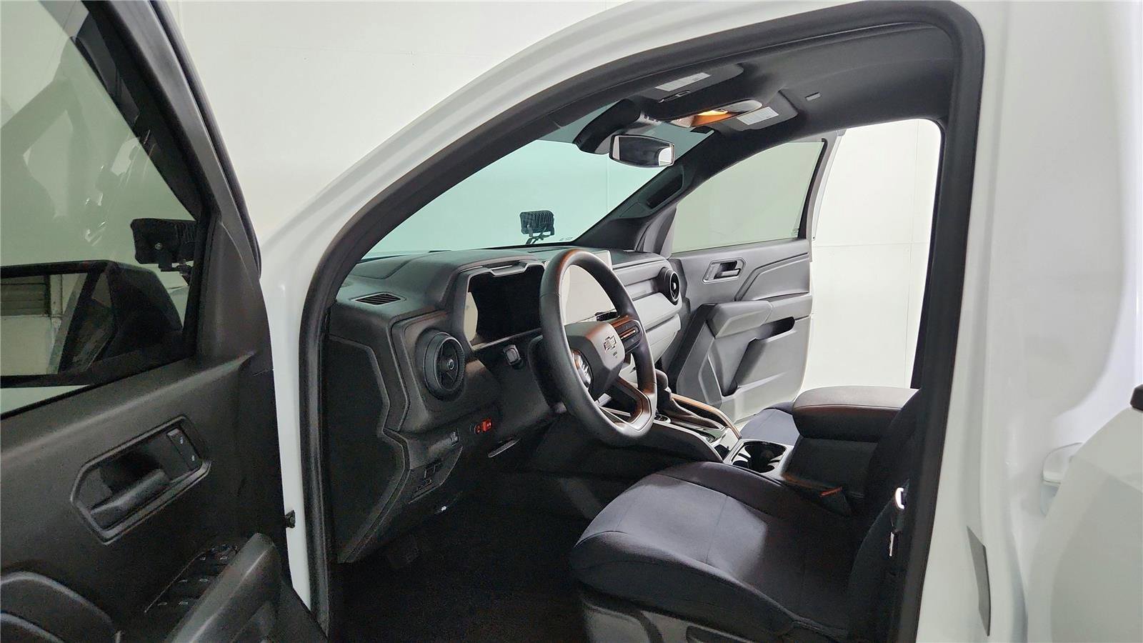 Used 2025 Chevrolet Colorado Trail Boss AWD/4WD image 10