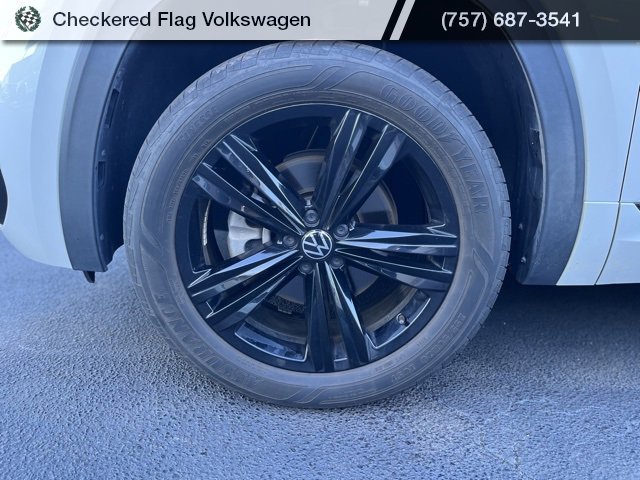 Used 2023 Volkswagen Atlas Cross Sport SEL R-Line image 2