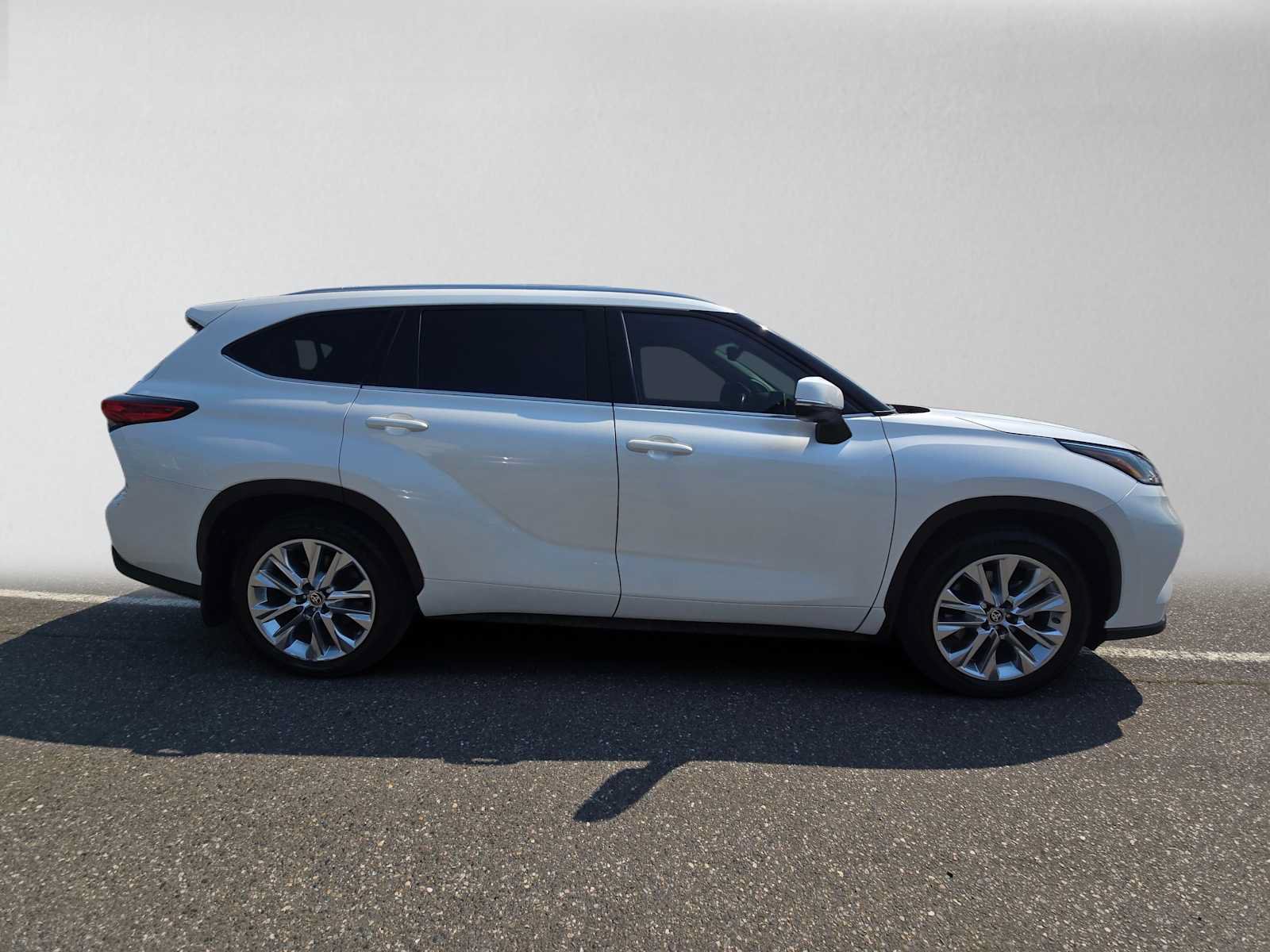 Used 2021 Toyota Highlander Limited AWD/4WD image 2