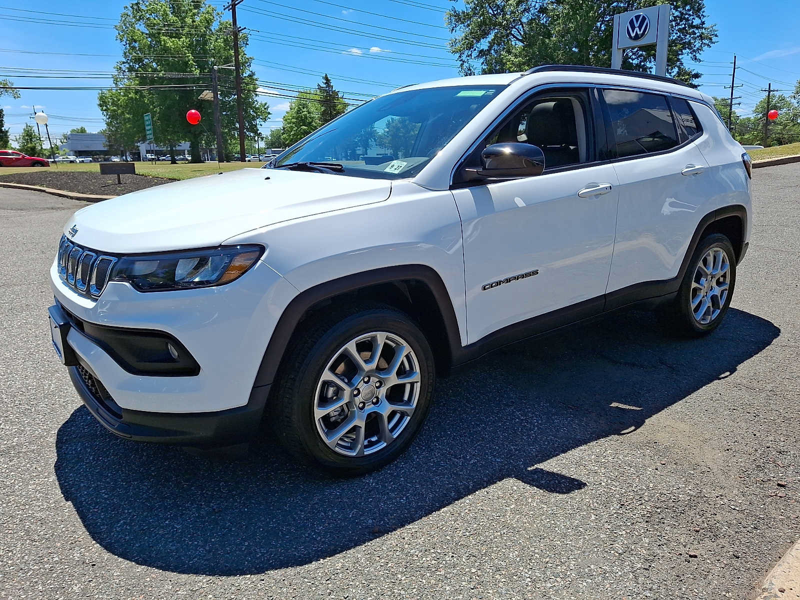 Used 2022 Jeep Compass Latitude w/ Sun and Sound Group AWD/4WD image 3