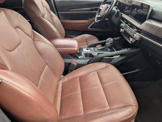 Used 2024 Kia Telluride EX w/ EX Captain's Chair Package image 11