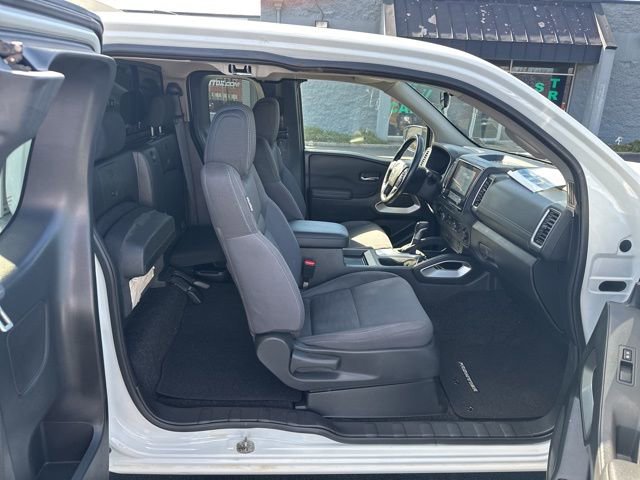 Used 2023 Nissan Frontier SV w/ SV Convenience Package image 16