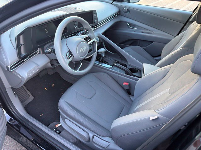 Certified 2025 Hyundai Elantra SE FWD image 27
