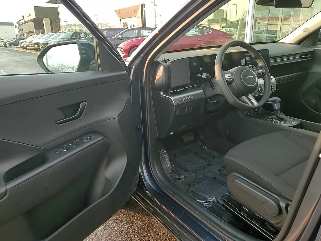 Certified 2025 Hyundai Kona SE image 10