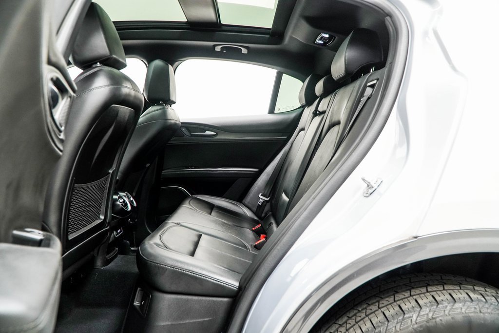Used 2023 Alfa Romeo Stelvio Ti image 41