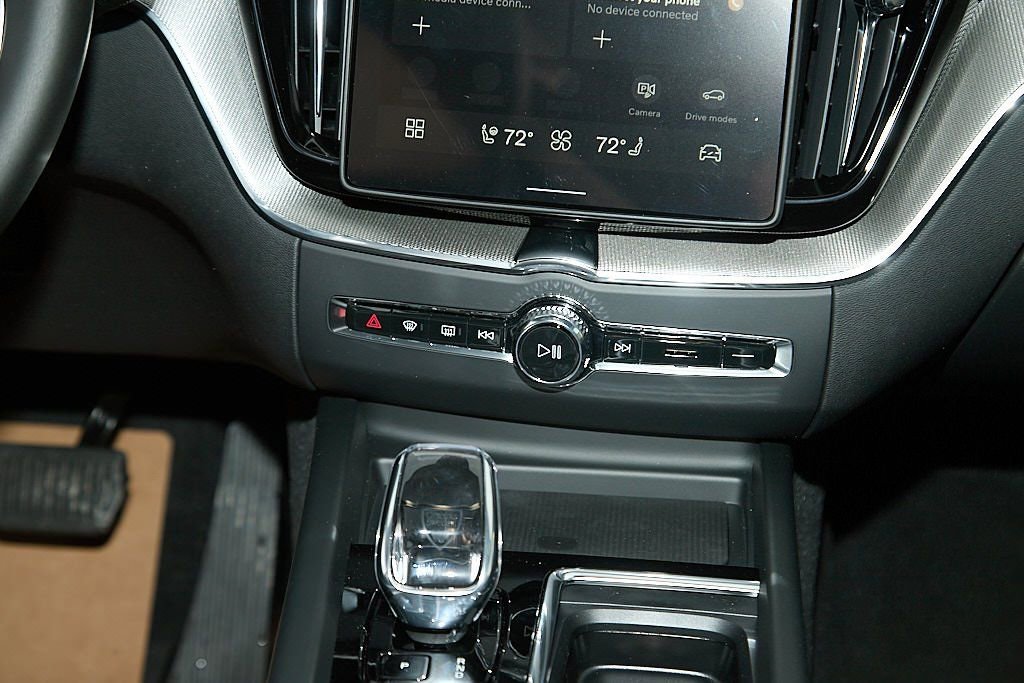 New 2026 Volvo XC60 T8 Ultra w/ Climate Package image 26